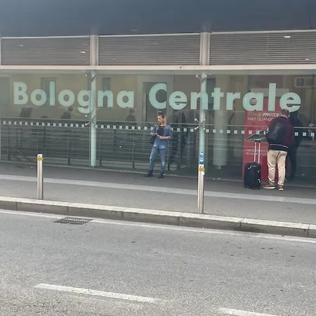 Stop&go Station House Self Check-in Stazione Av *